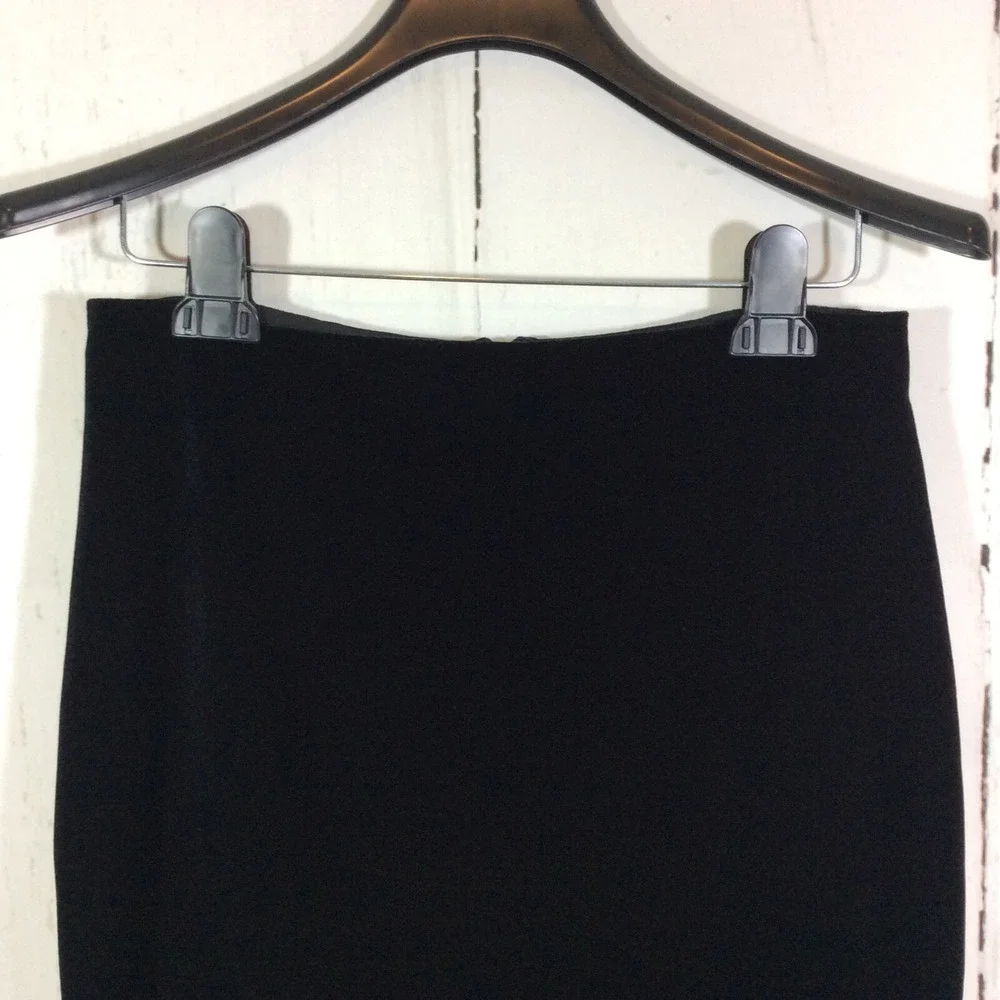 White House Black Market WHBM Women's Black Velvet Pencil Skirt‎ Size 4